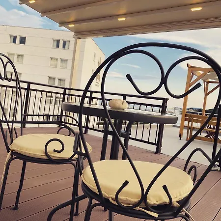 Overwave Διαμέρισμα *